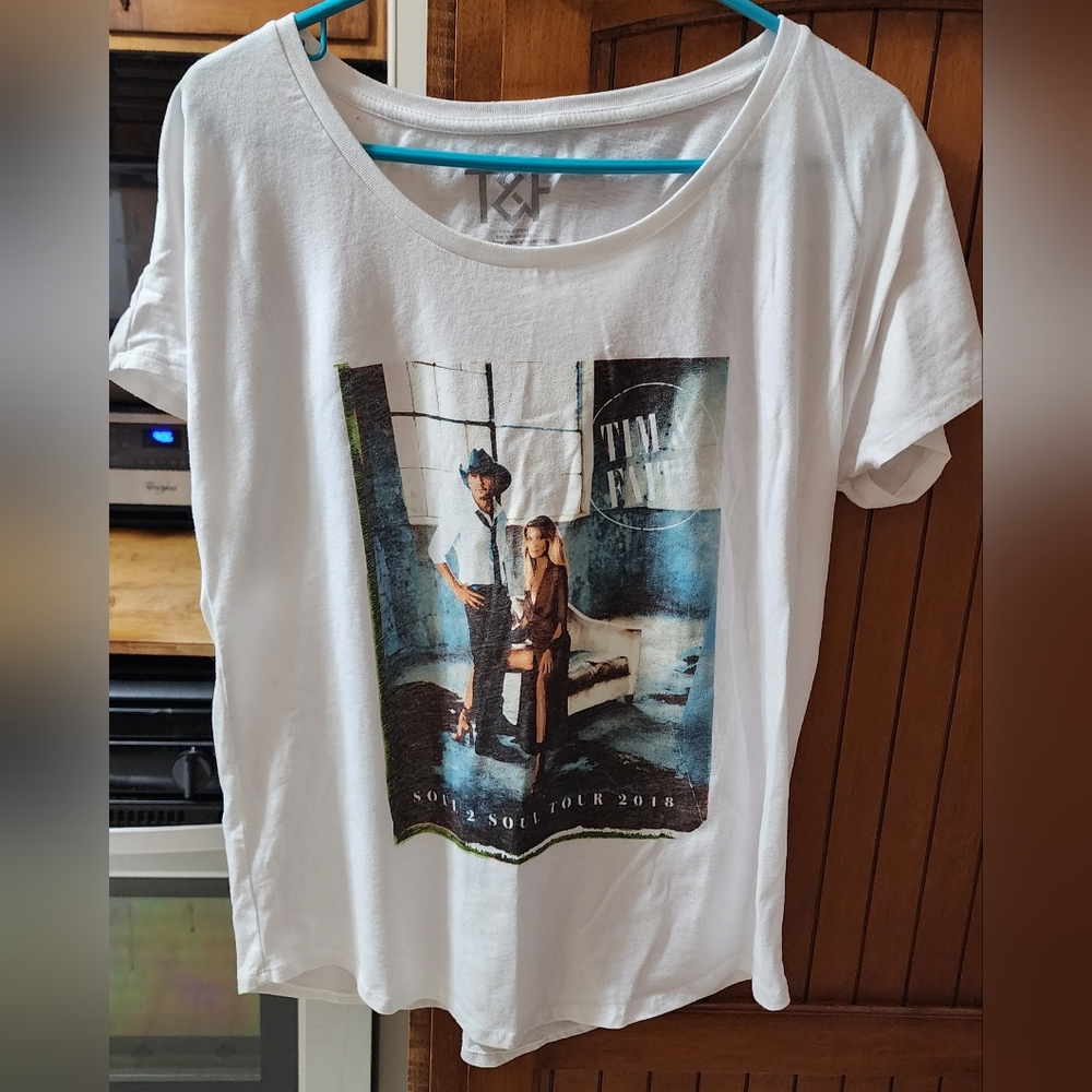 Large WomansvTim & Faith Soul 2 soul 2018 Concert Tee